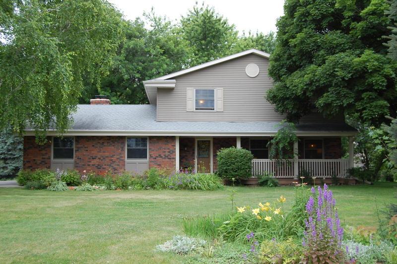 3905 Mountain Dr, Brookfield, WI 53045