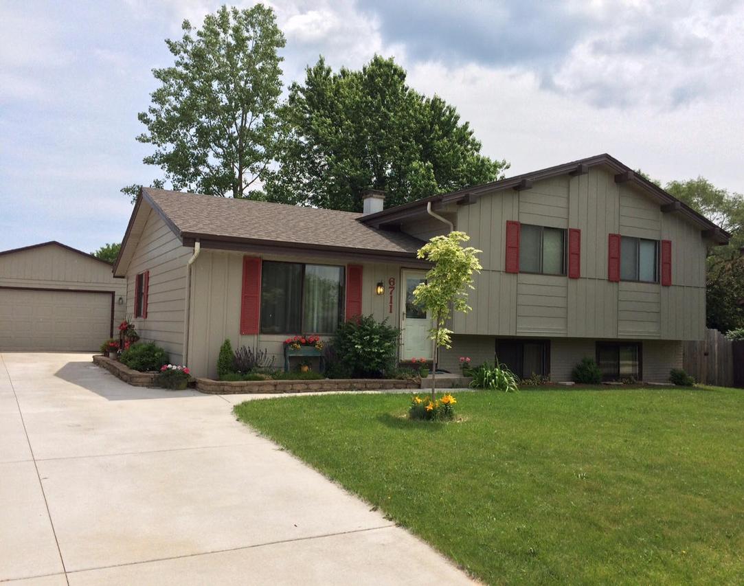 6711 Cliffside Dr., Caledonia, WI 53402