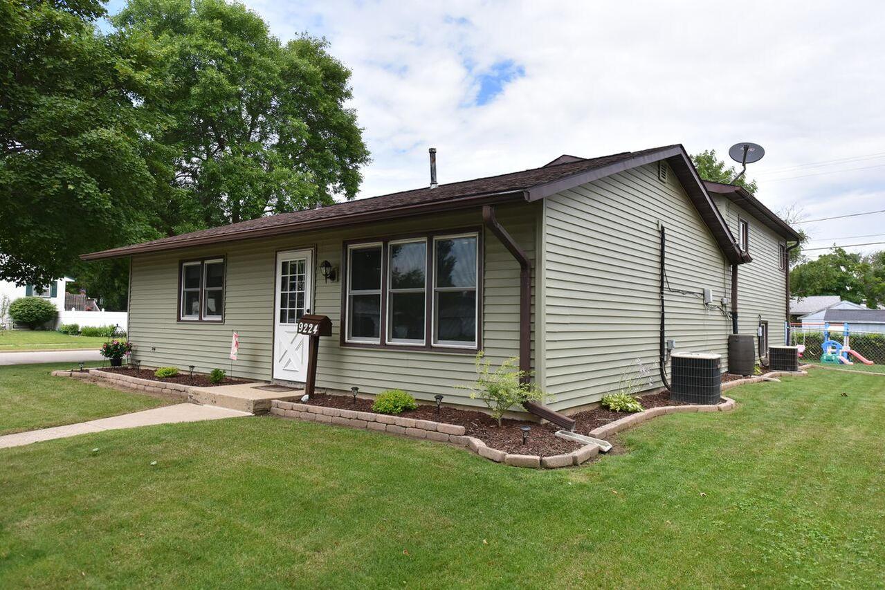 9224 Carol Ann Dr, Sturtevant, WI 53177