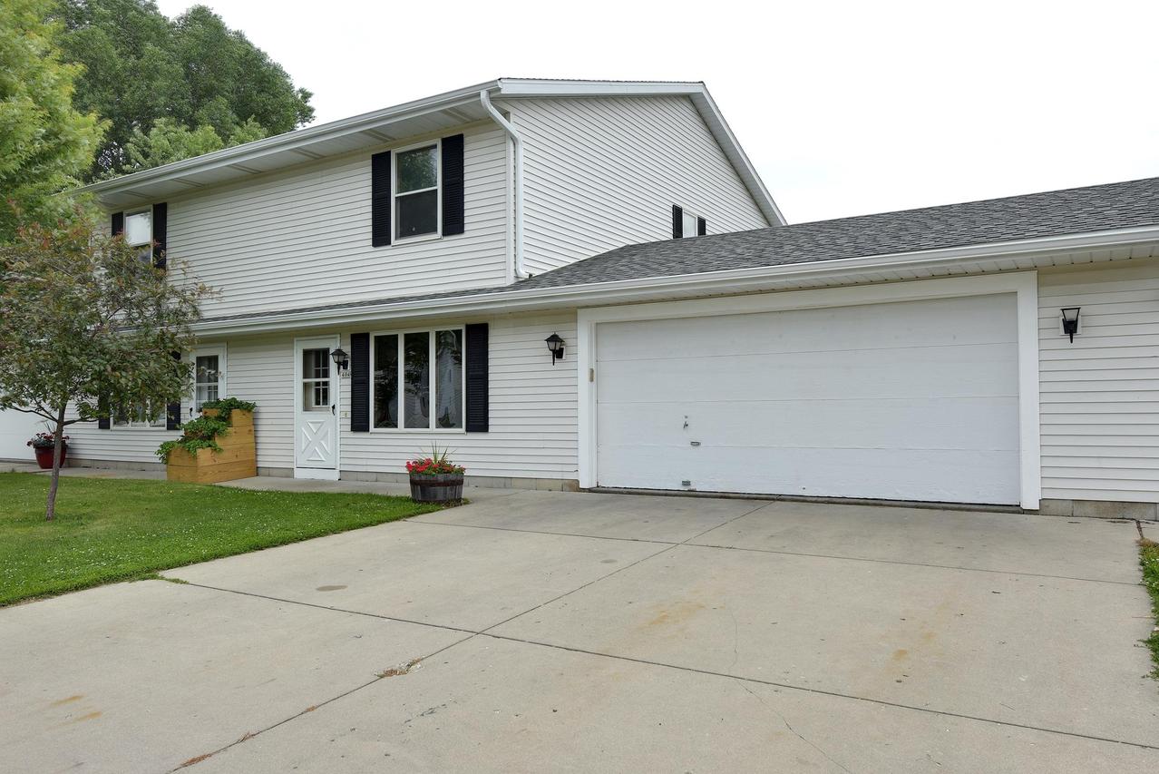 494 East Ave, Hartford, WI 53027