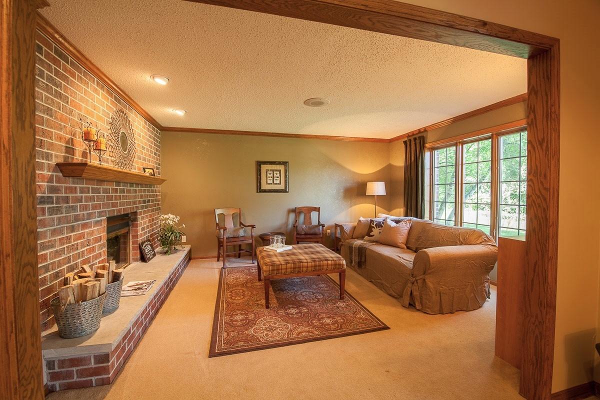 W265N6932 Thousand Oaks Dr, Lisbon, WI 53089