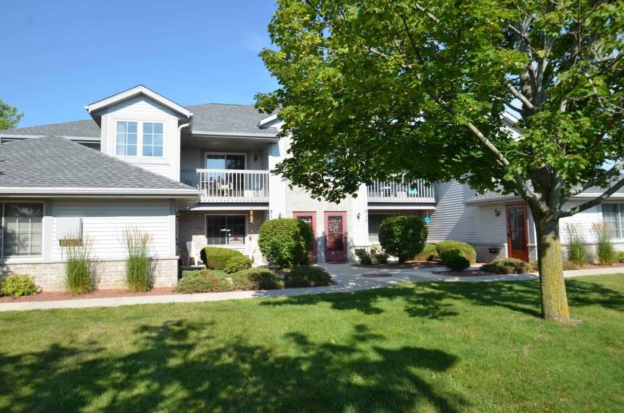 817 Quinlan Dr #D, Pewaukee, WI 53072