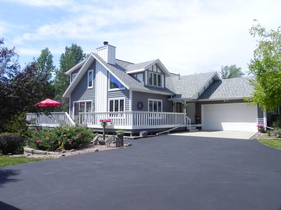 4243 W Valley View Dr., Fredonia, WI 53021