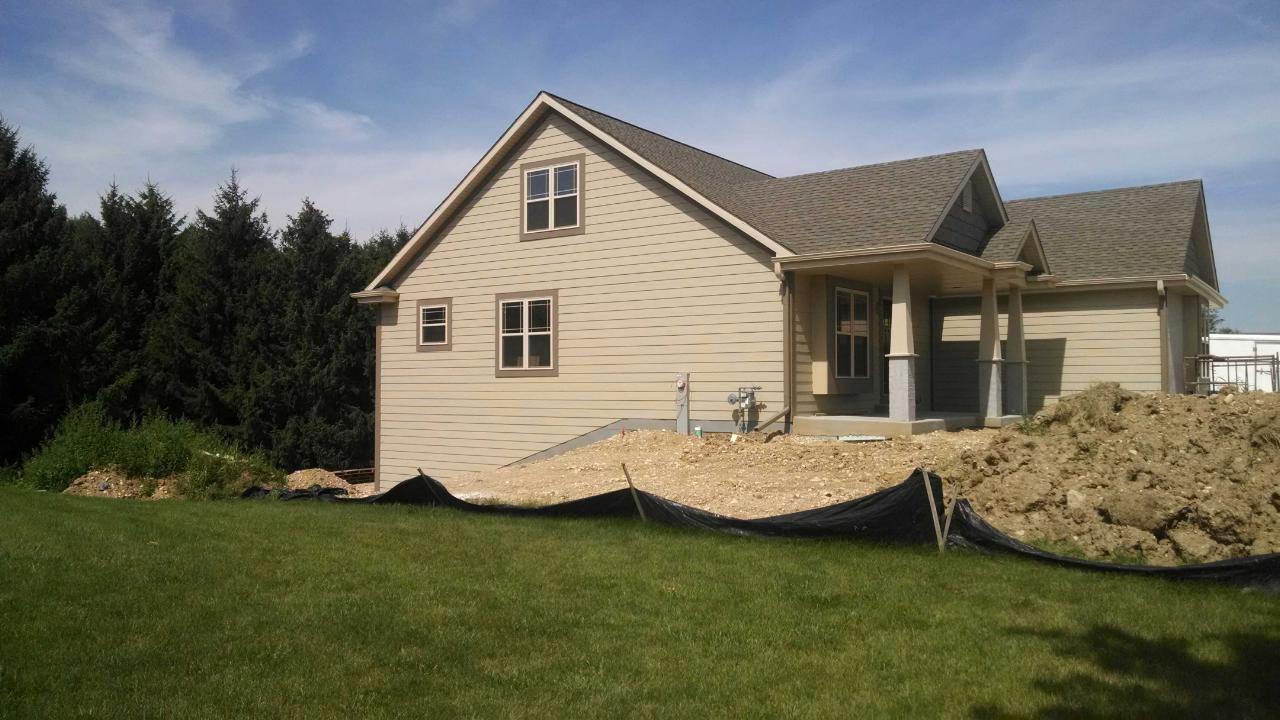 2818 Gateway Ave, Hartford, WI 53027