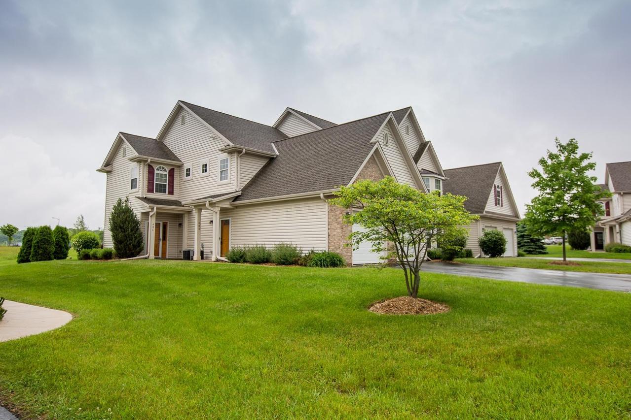 1811 Woodland Way, Slinger, WI 53086