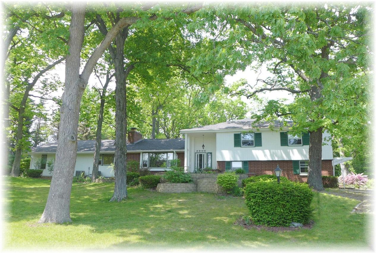 3900 North Ln, Caledonia, WI 53126