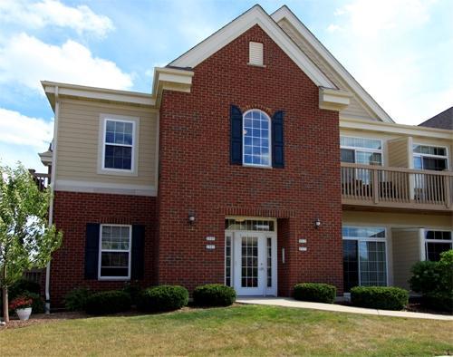 2505 W Colonial Woods Dr, Oak Creek, WI 53154