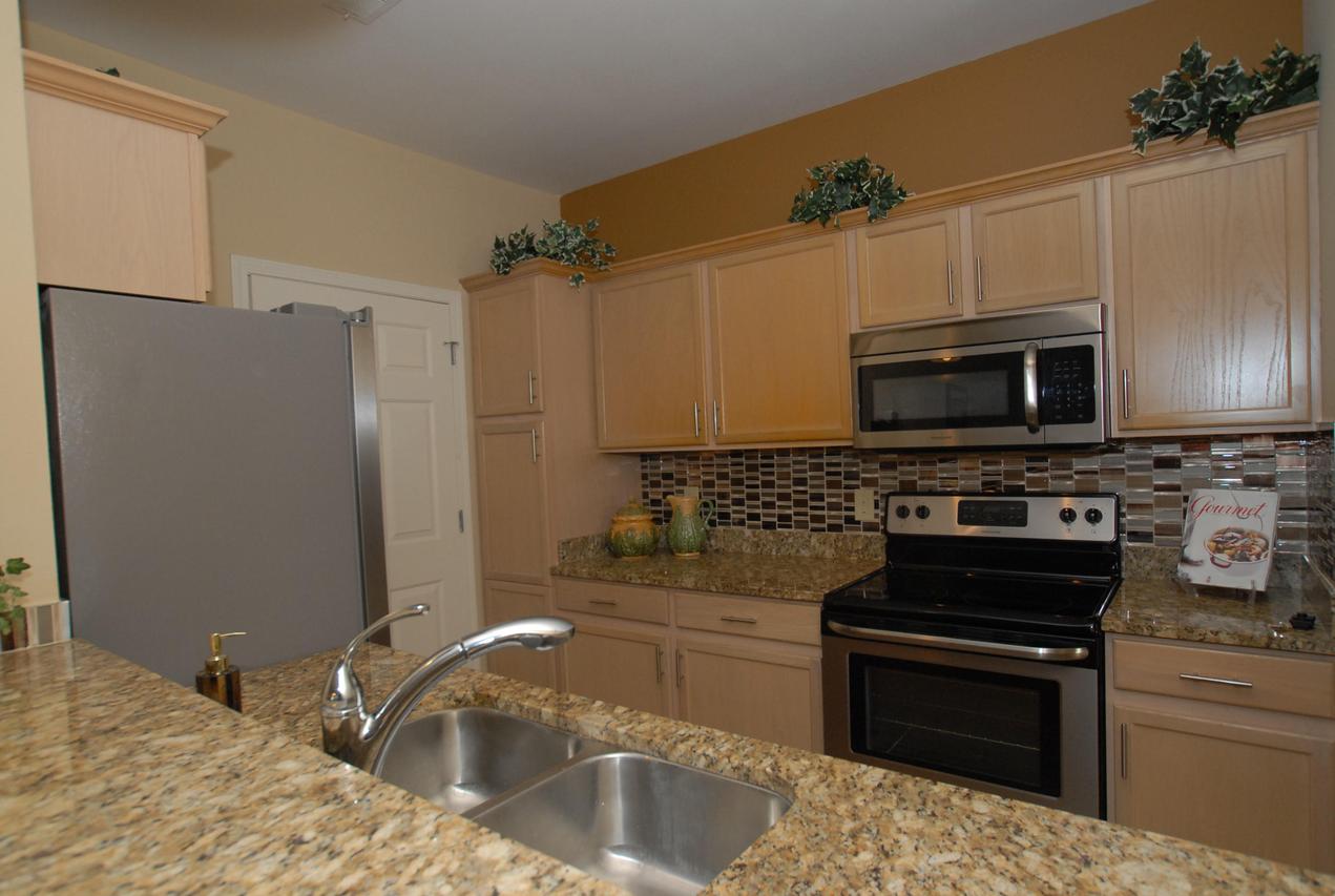 7045 S Riverwood Blvd #108, Franklin, WI 53132