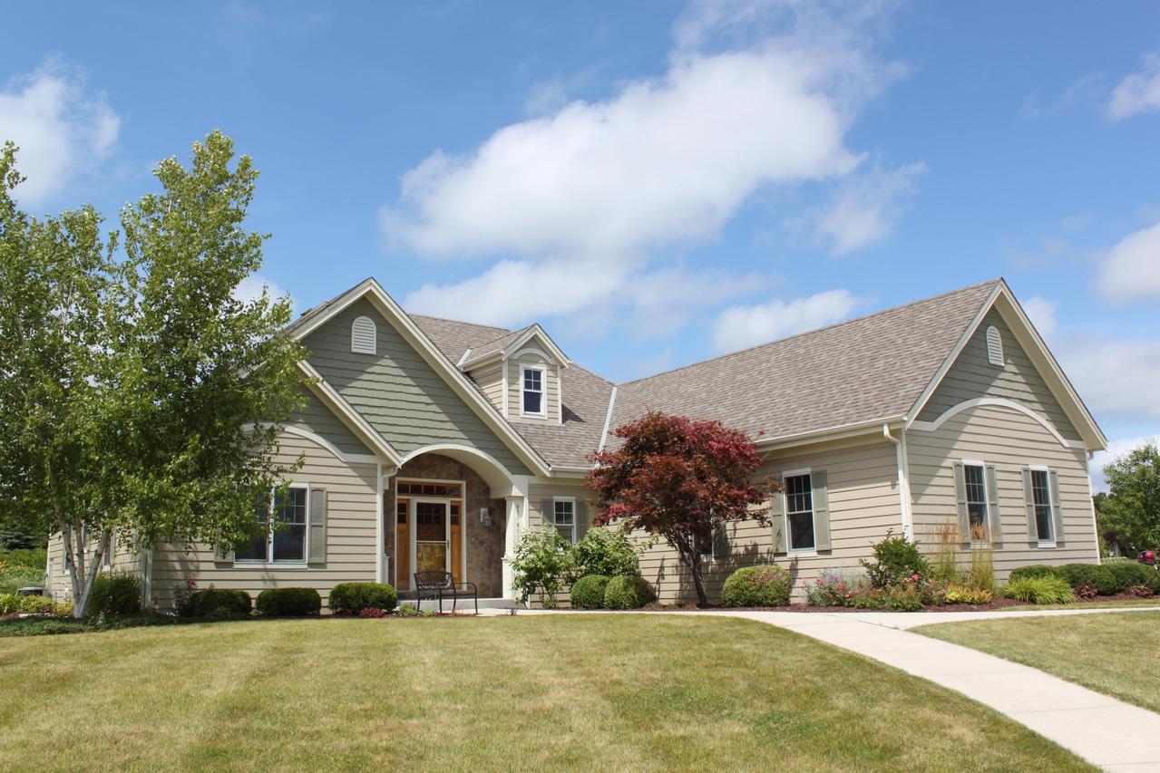 W51N615 Cedar Reserve Cir, Cedarburg, WI 53012