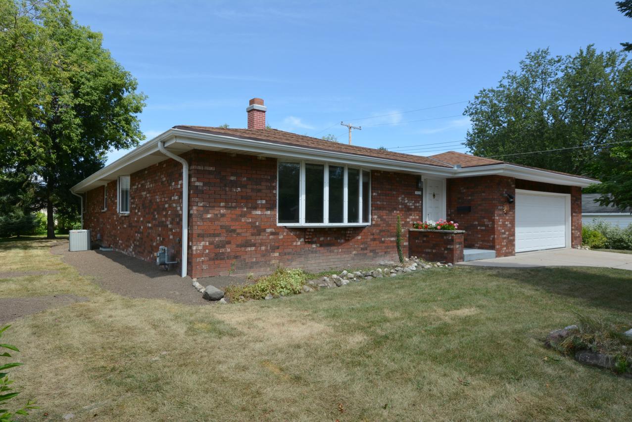 10324 W Courtland Ave, Wauwatosa, WI 53225