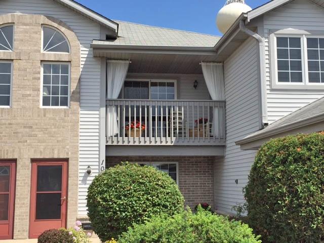 1043 Quinlan Dr #G, Pewaukee, WI 53072