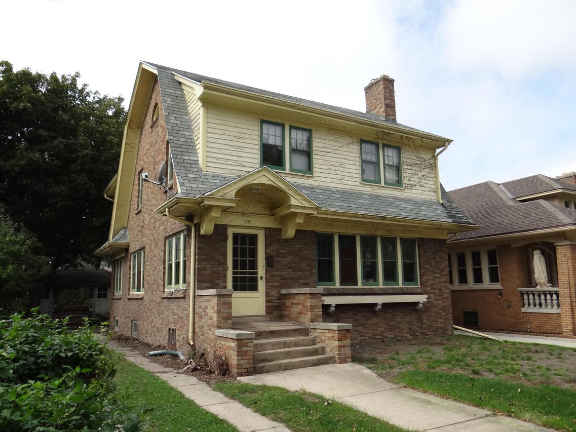 1332 West Lawn Ave, Racine, WI 53405