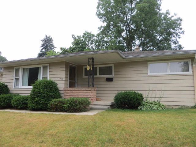 725 Lemira Ave, Waukesha, WI 53188