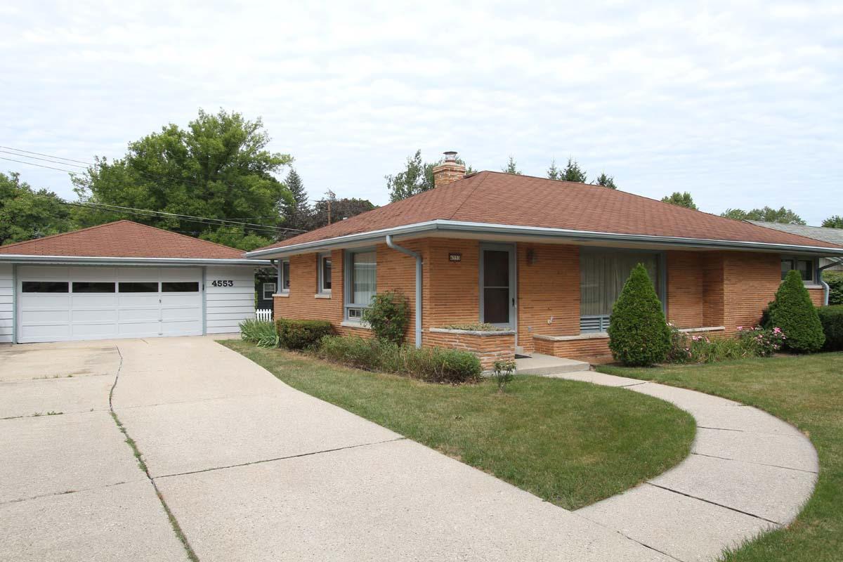 4553 N 108th St., Wauwatosa, WI 53225