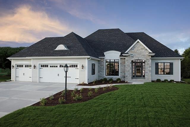 N47W22244 Woodleaf Way, Pewaukee, WI 53072