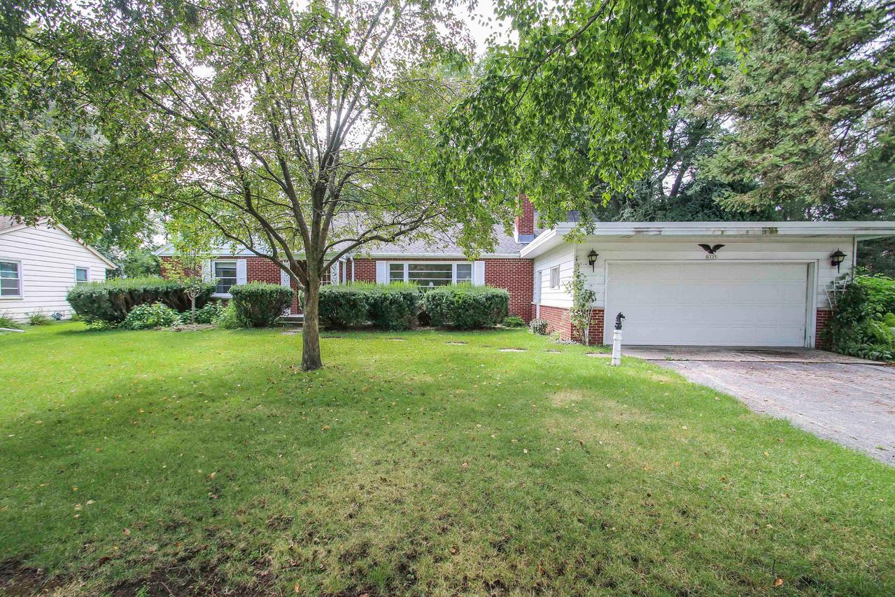 6125 N Alberta Ln, Glendale, WI 53217