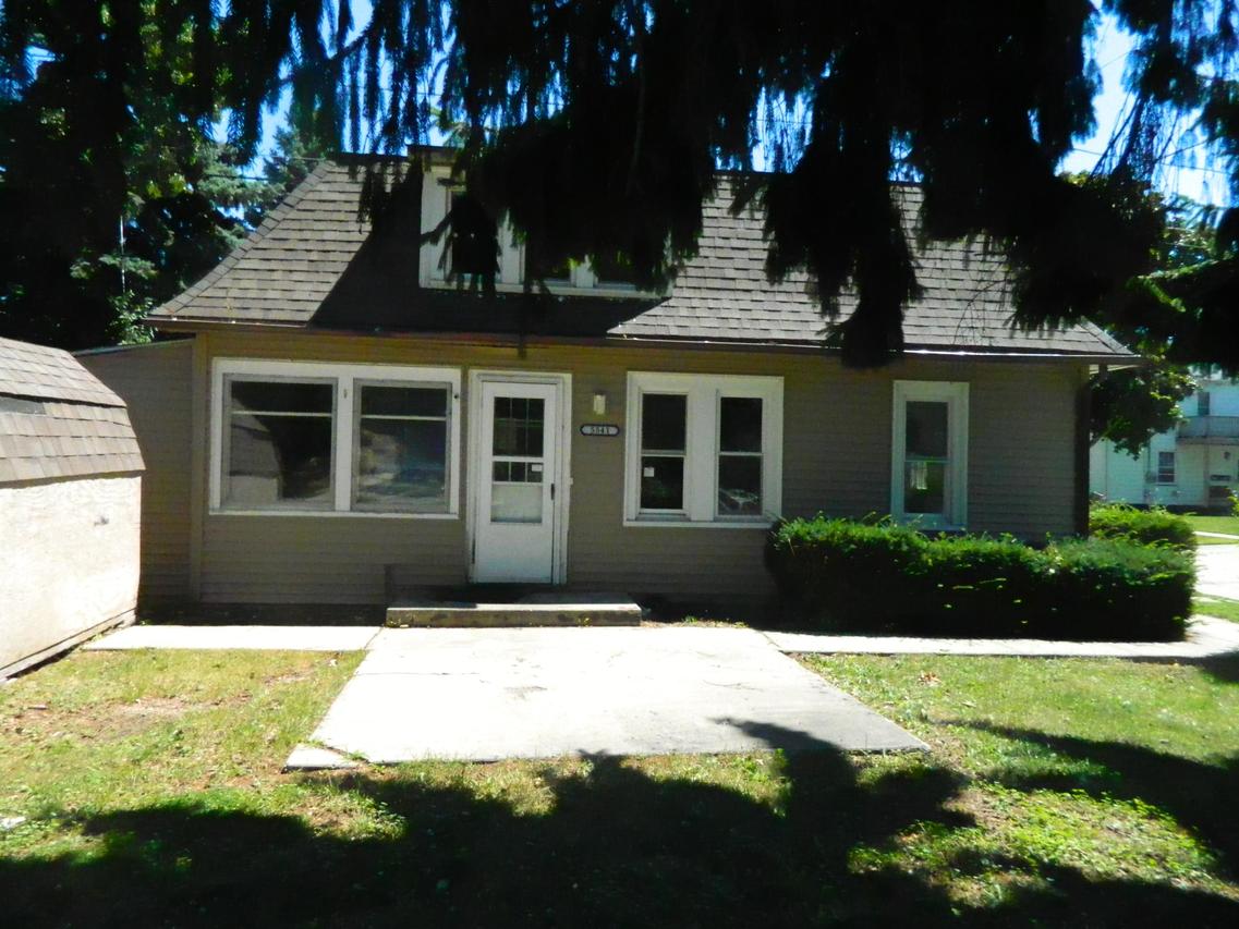 5541 37th Ave, Kenosha, WI 53144