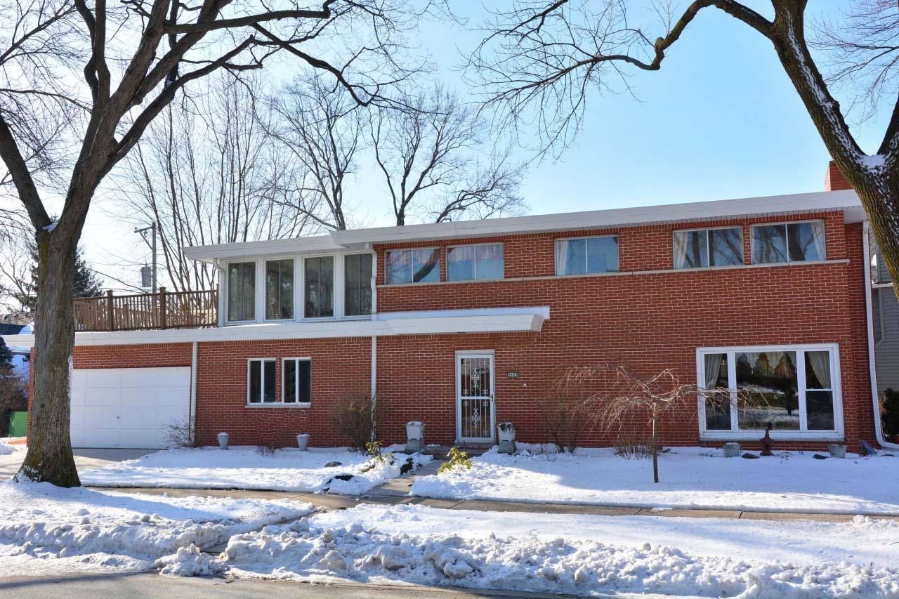 5685 N Shore Dr, Whitefish Bay, WI 53217