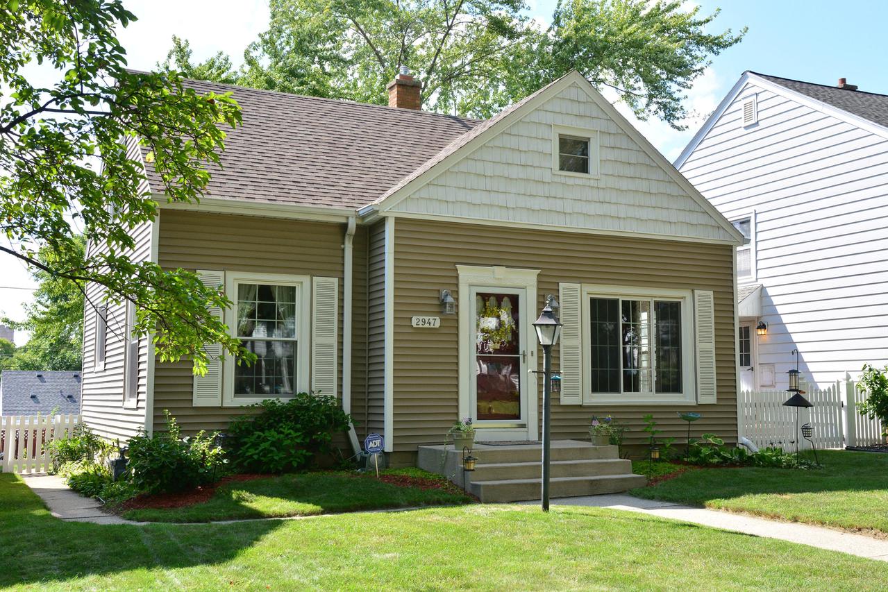 2947 N 90th St, Milwaukee, WI 53222