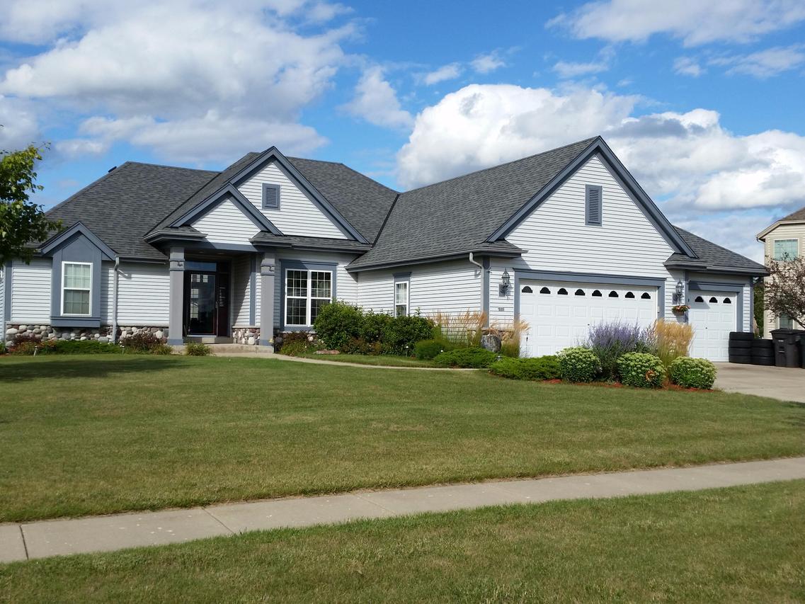 650 Stoecker Farm Ave, Mukwonago, WI 53149