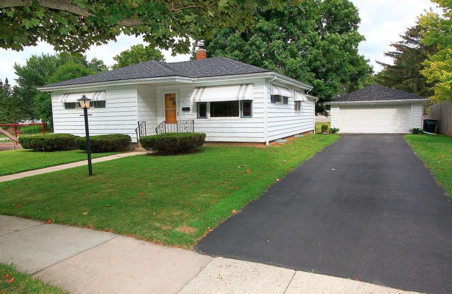 415 N Broad St, Elkhorn, WI 53121