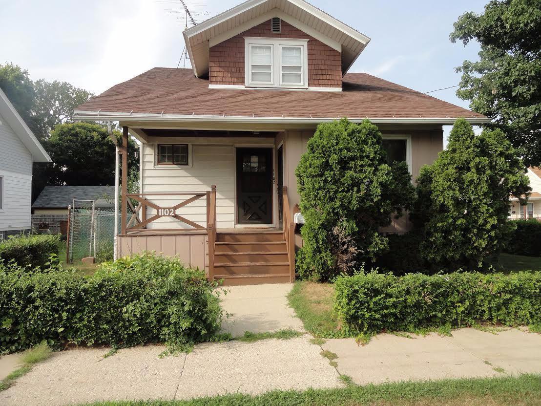 1102 67th St, Kenosha, WI 53143