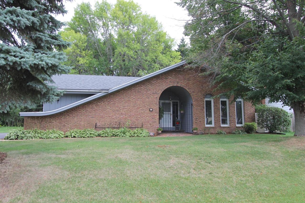 732 Hialeah Dr, Caledonia, WI 53402