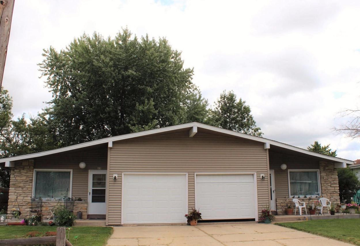 418 Wheelock Ave. #422, Hartford, WI 53027