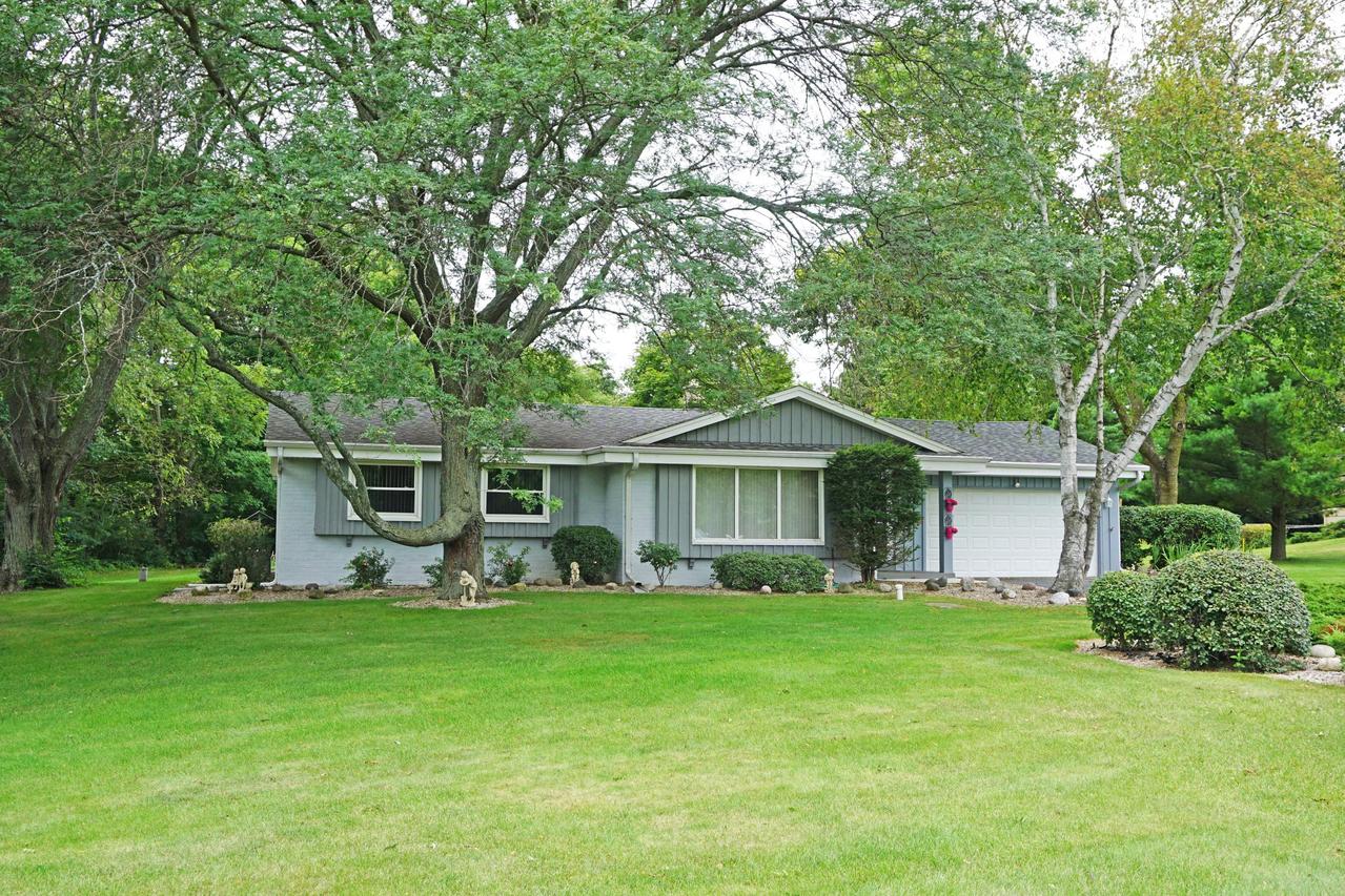 W307N6907 Bette Ann Dr, Merton, WI 53029