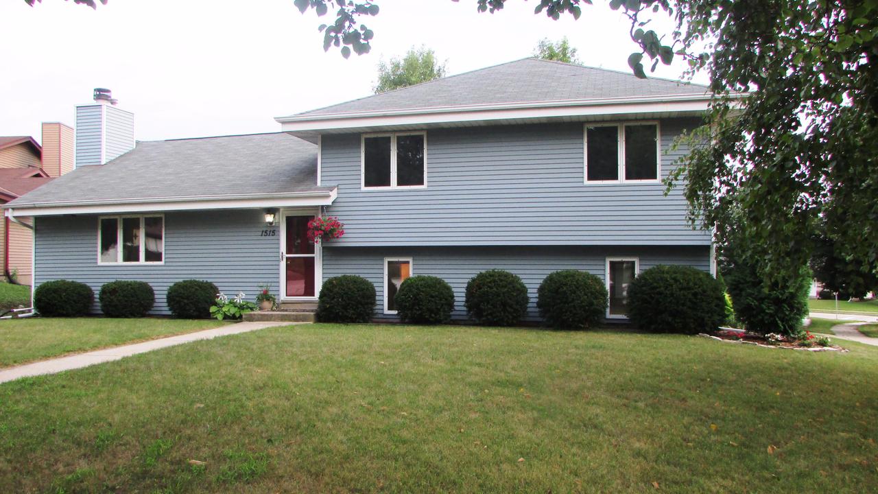 1515 Luis Ct, Waukesha, WI 53188