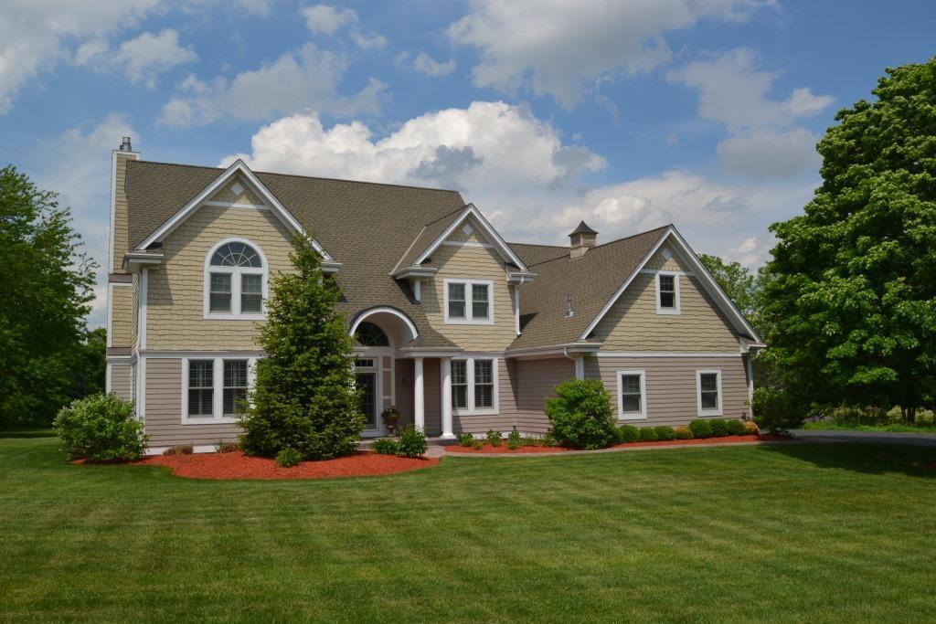 N68W31092 Club Cir, Merton, WI 53029