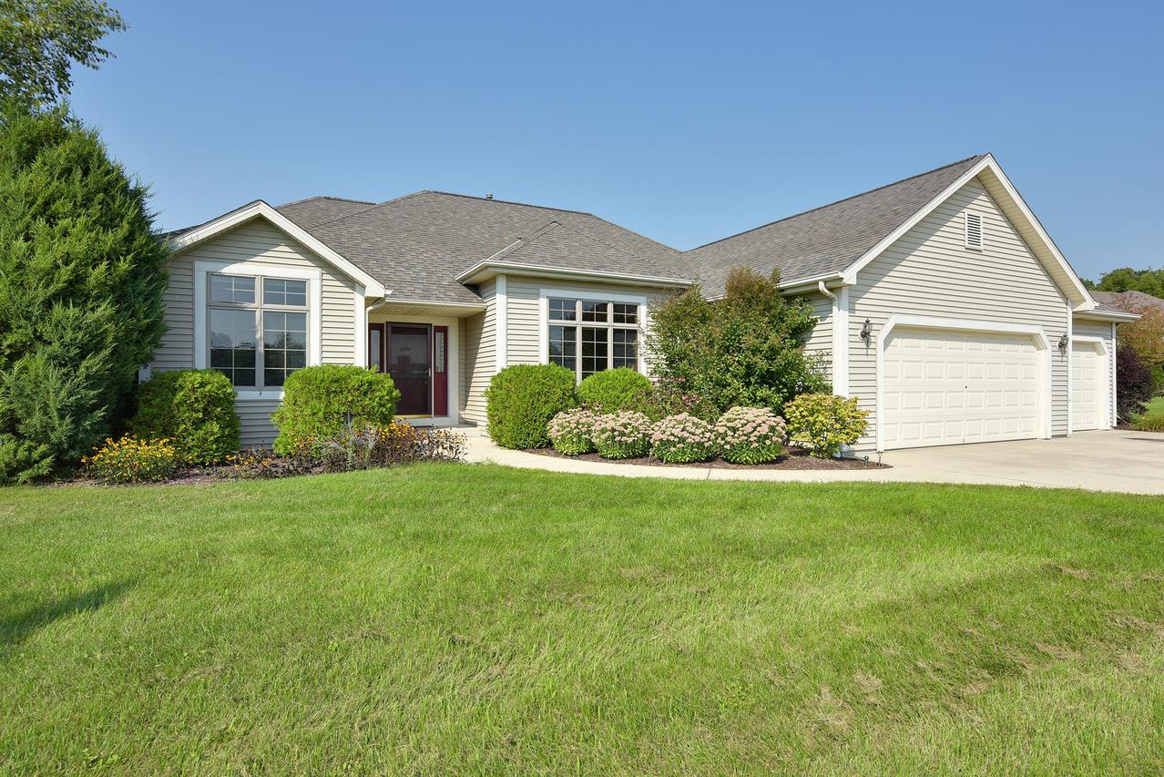 W272N5319 Jessica Dr, Lisbon, WI 53072