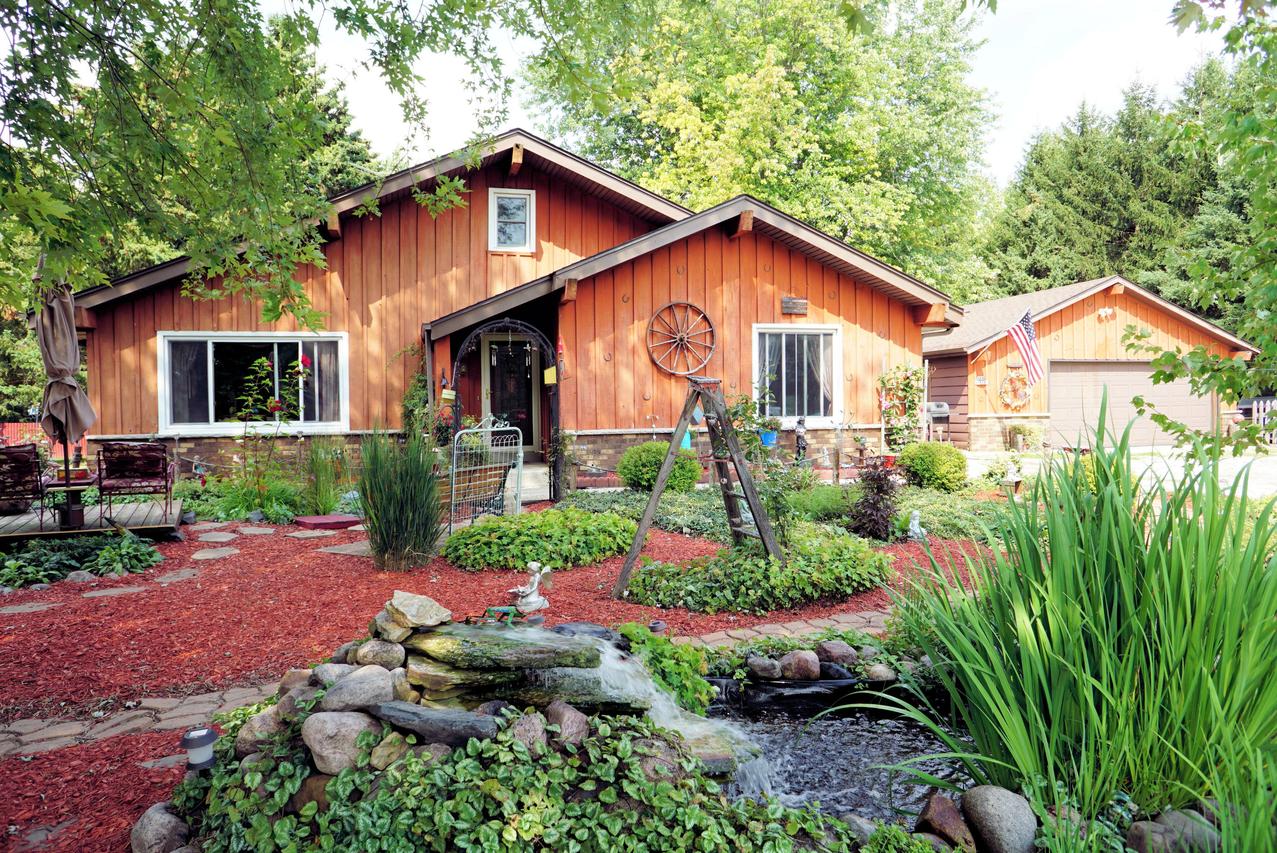 N88W35180 Mapleton Rd, Oconomowoc, WI 53066