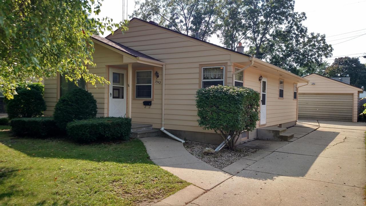 7942 47th Ave, Kenosha, WI 53142