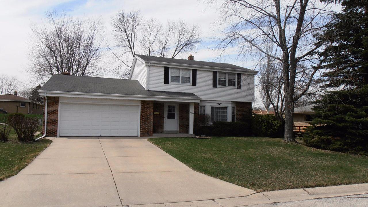 6109 Twin Oak Dr., Greendale, WI 53129