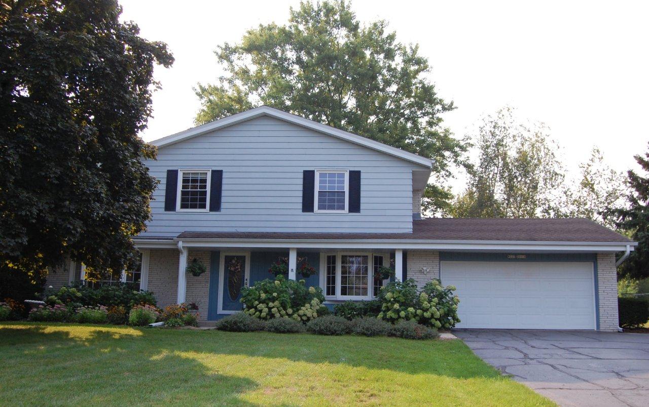 W327S6914 Ashton Way, Mukwonago, WI 53149