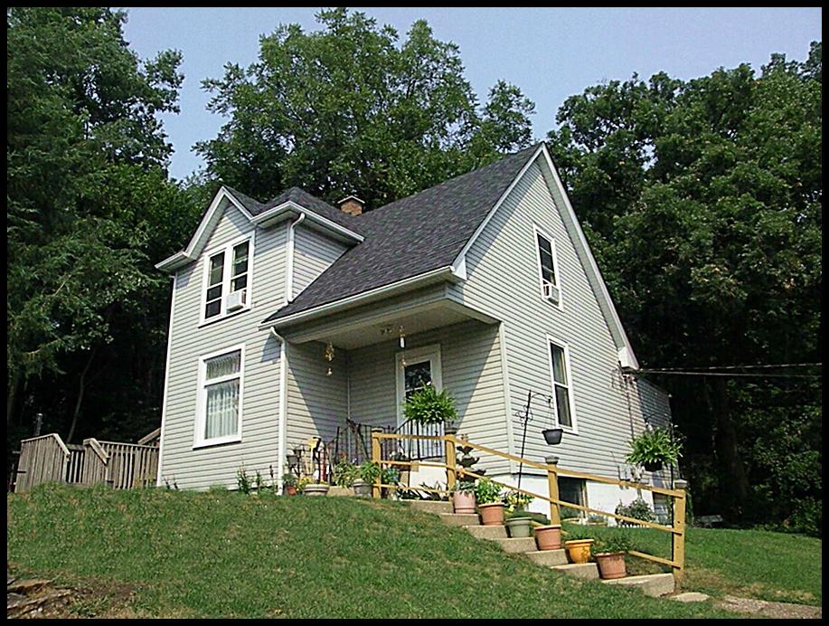 215 E School St, Twin Lakes, WI 53181