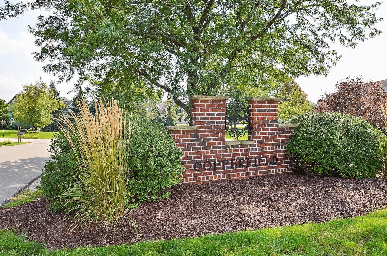 471 Candlewick Ct, Delafield, WI 53018