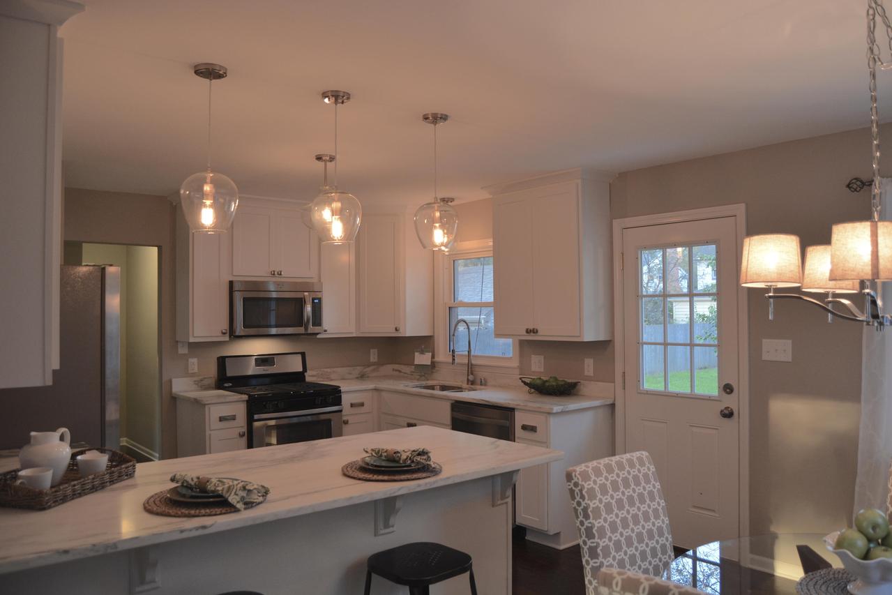 5566 N Navajo Ave, Glendale, WI 53217