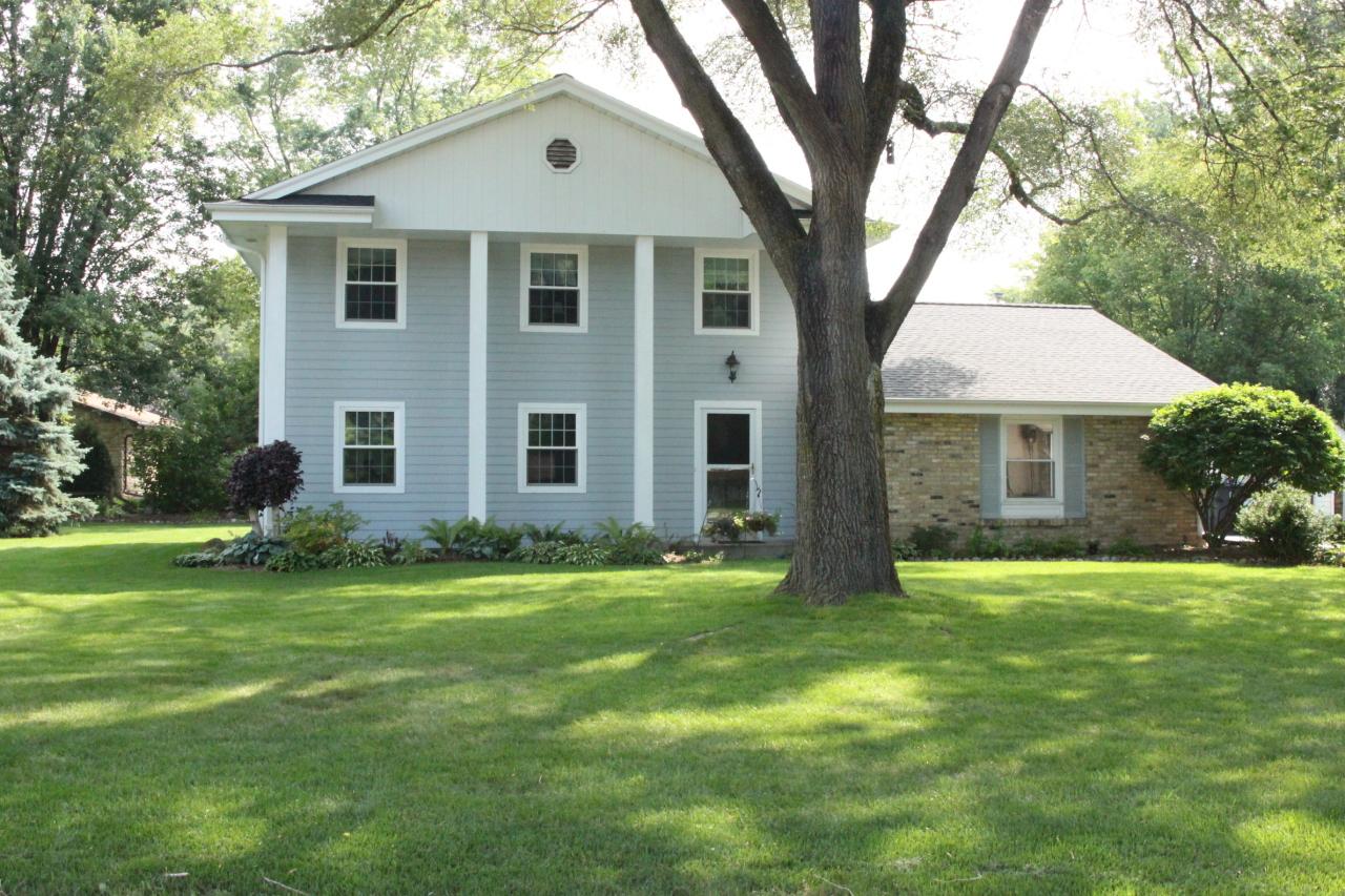 2320 S Ronke Ln., New Berlin, WI 53151