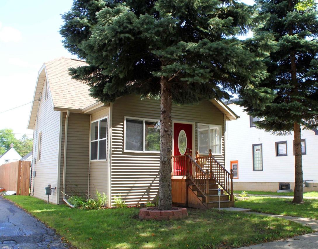 418 S 69th St, Milwaukee, WI 53214