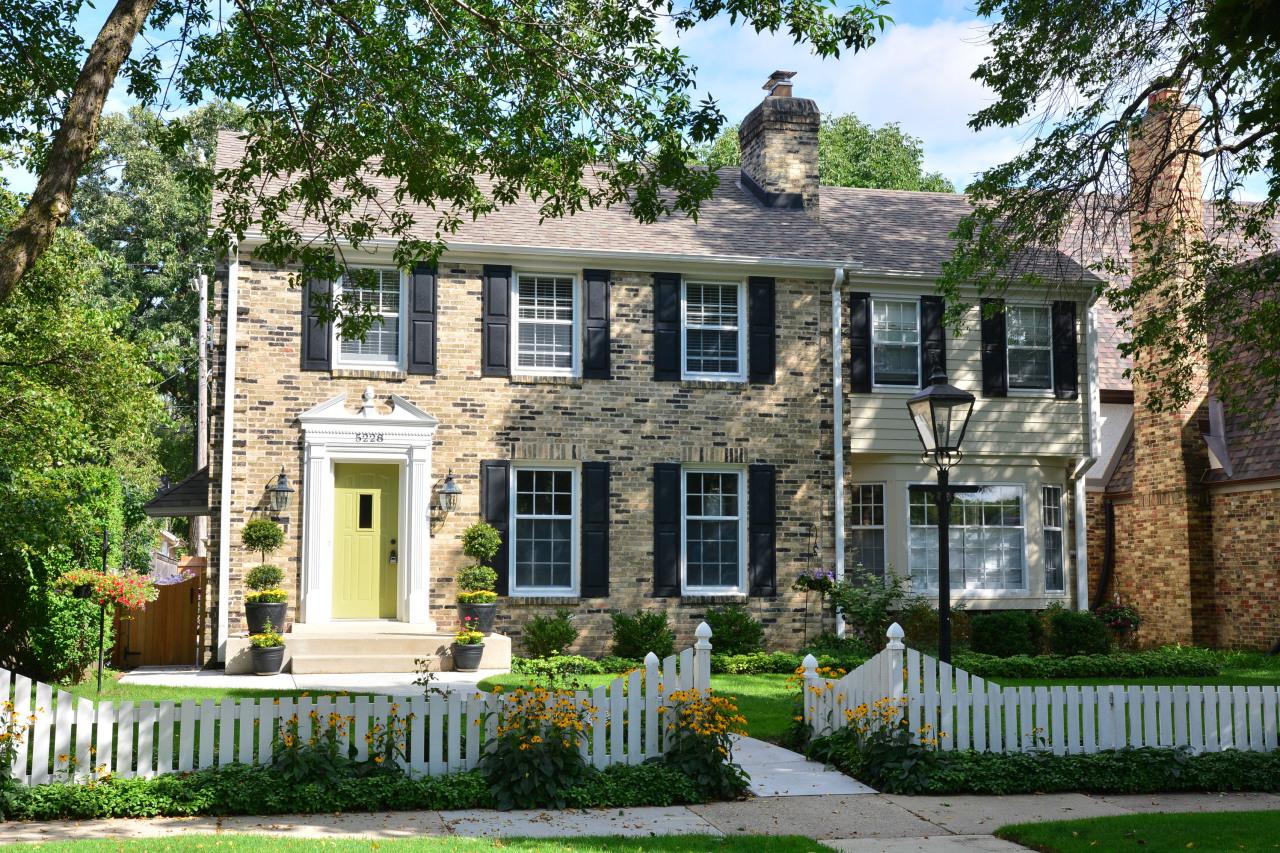 5228 N Diversey Blvd, Whitefish Bay, WI 53217