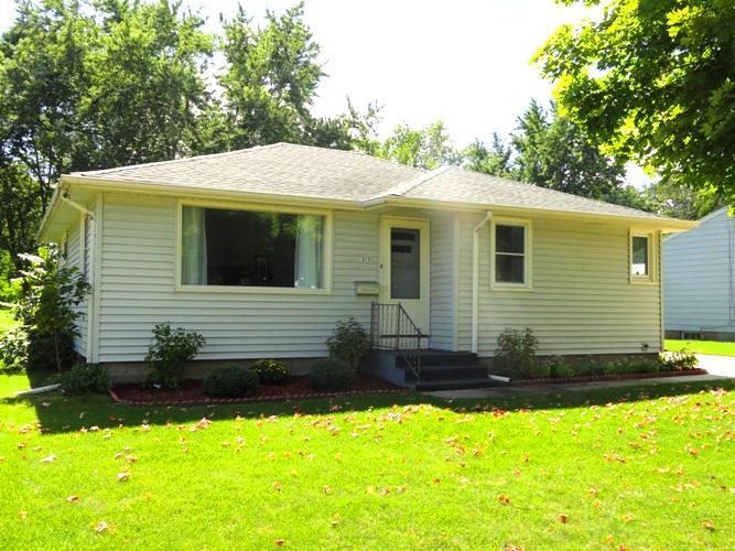 215 E Lincoln Ave, Hartford, WI 53027