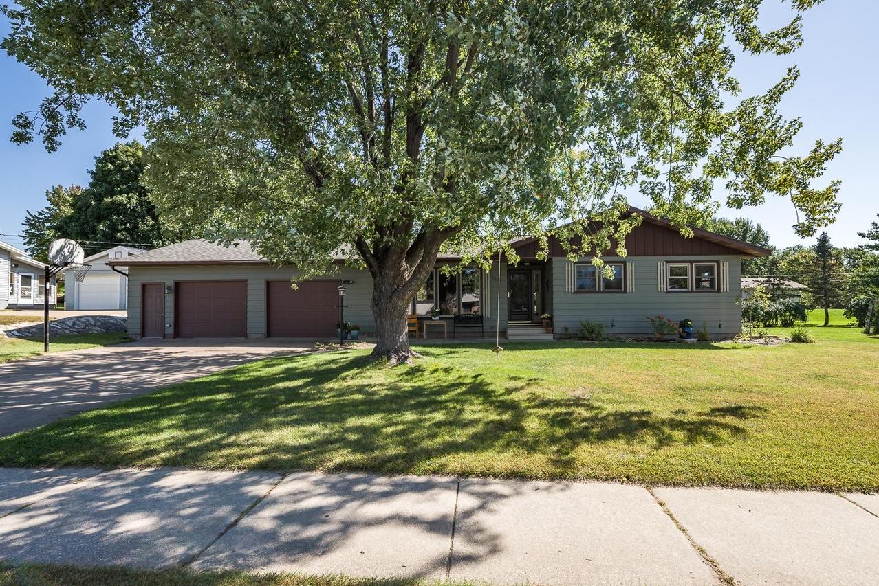 1328 East Ave, Onalaska, WI 54650