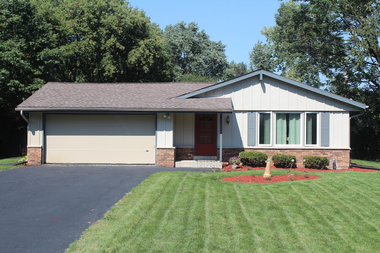 15822 W Mayflower Dr, New Berlin, WI 53151