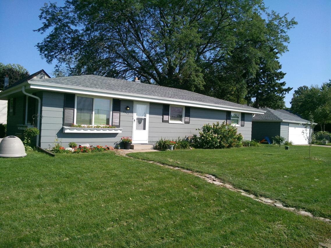 2342 N 3rd Ln, Summit, WI 53066