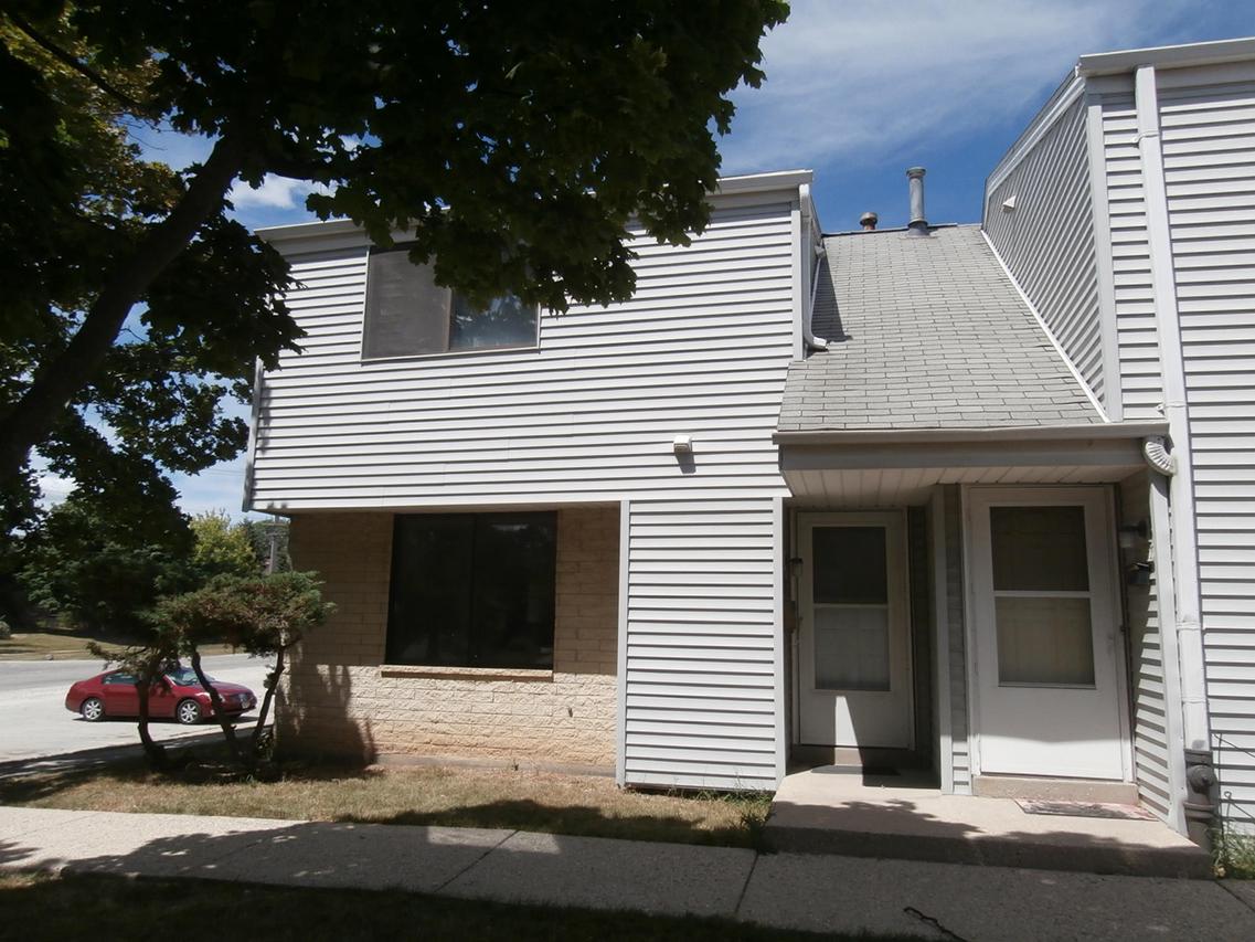 9974 W Fond Du Lac Ave, Milwaukee, WI 53224