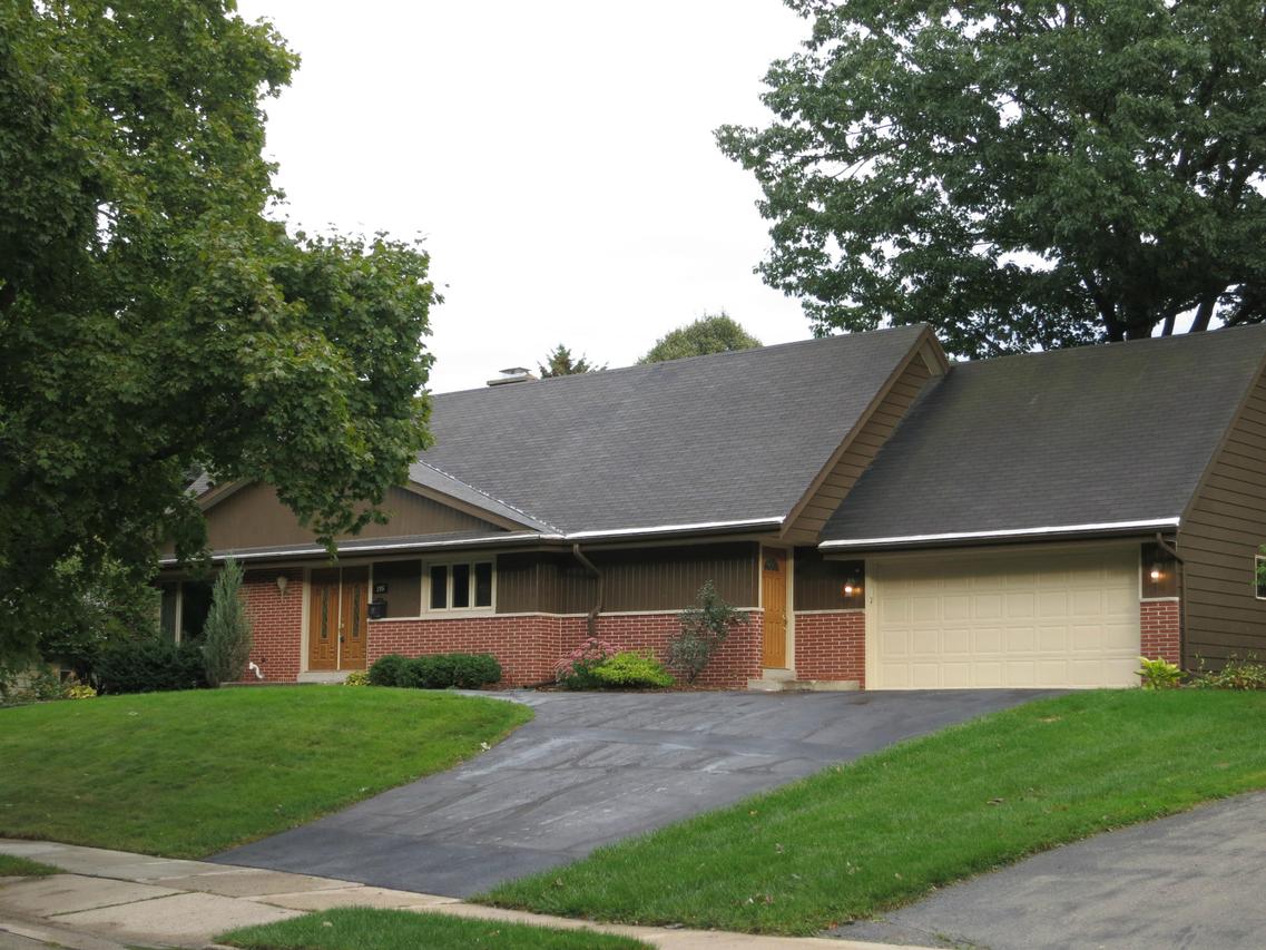 195 Debbie Dr, Waukesha, WI 53189