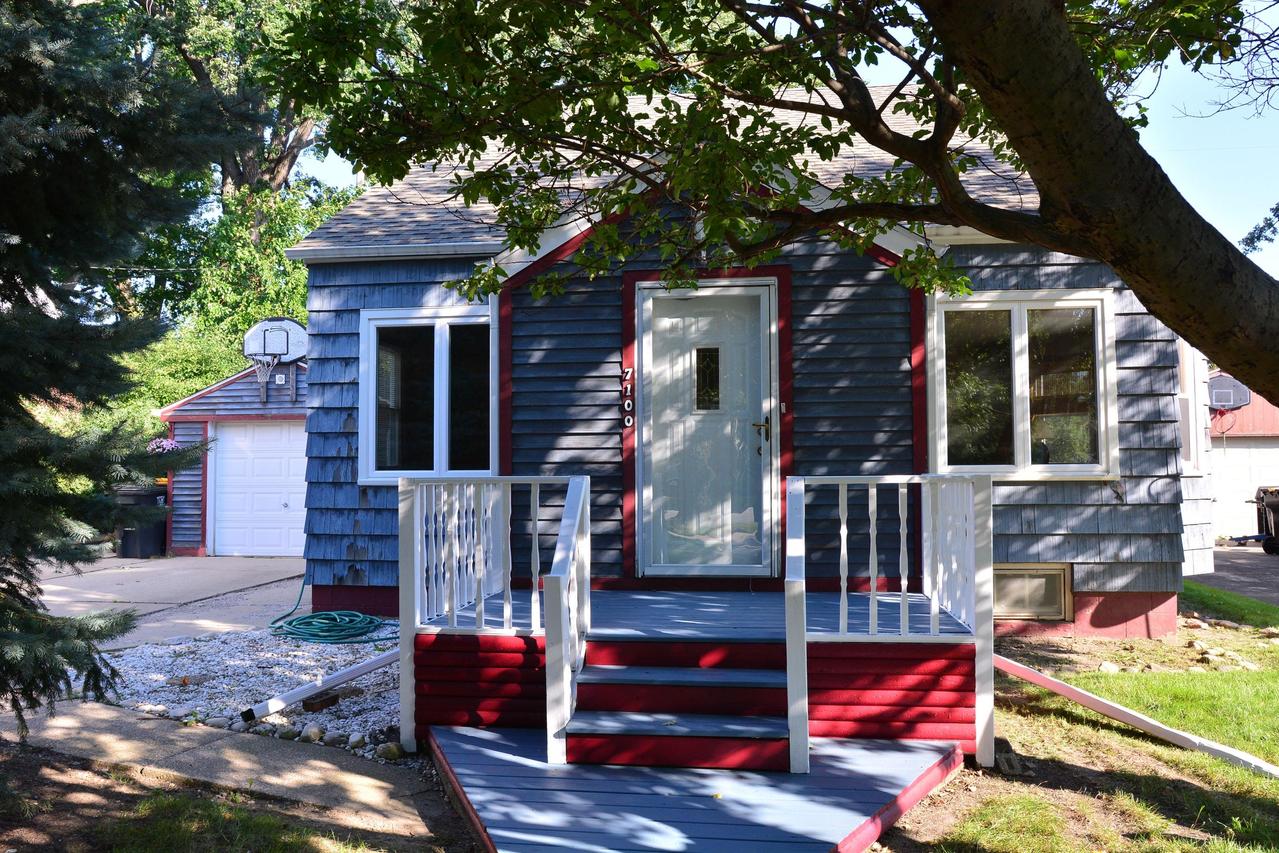 7100 W Bluemound Rd, Wauwatosa, WI 53213