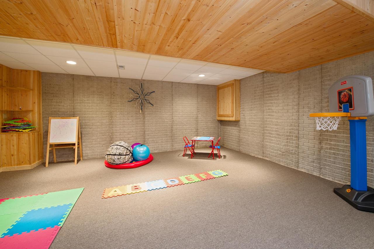 2514 Antoinette Trl, Caledonia, WI 53402